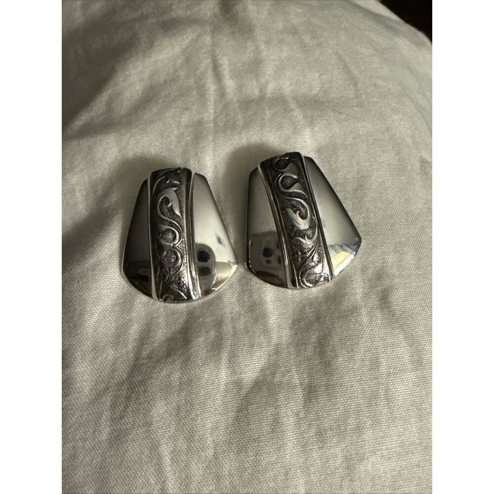 Vintage Whiting & Davis Silver Tone Etched Textured Womens Clip On Earrings
